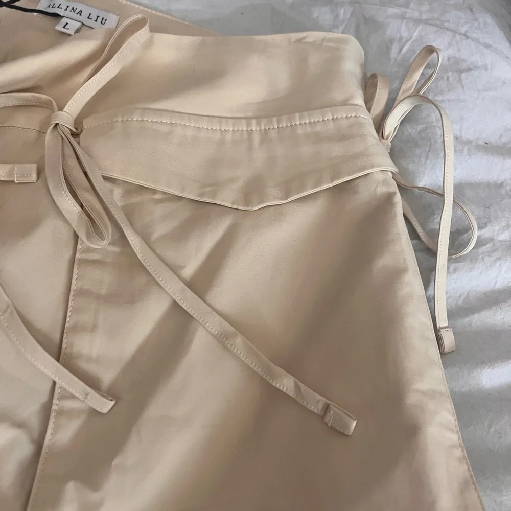 Allina liu - Araki pants with bow detail. Size L - Picture 4 of 7